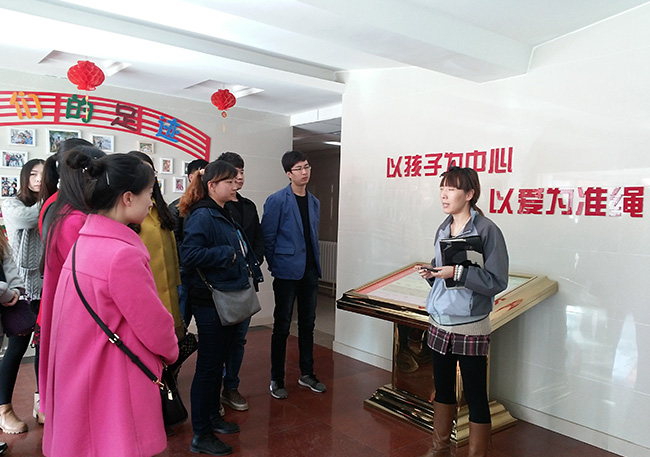 公司領(lǐng)導(dǎo)為西寧市兒童福利院送愛心