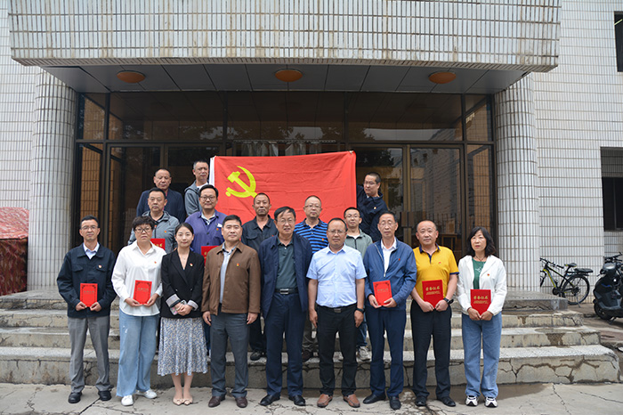 公司黨委召開“先進黨支部”“優(yōu)秀黨務工作者”表彰會